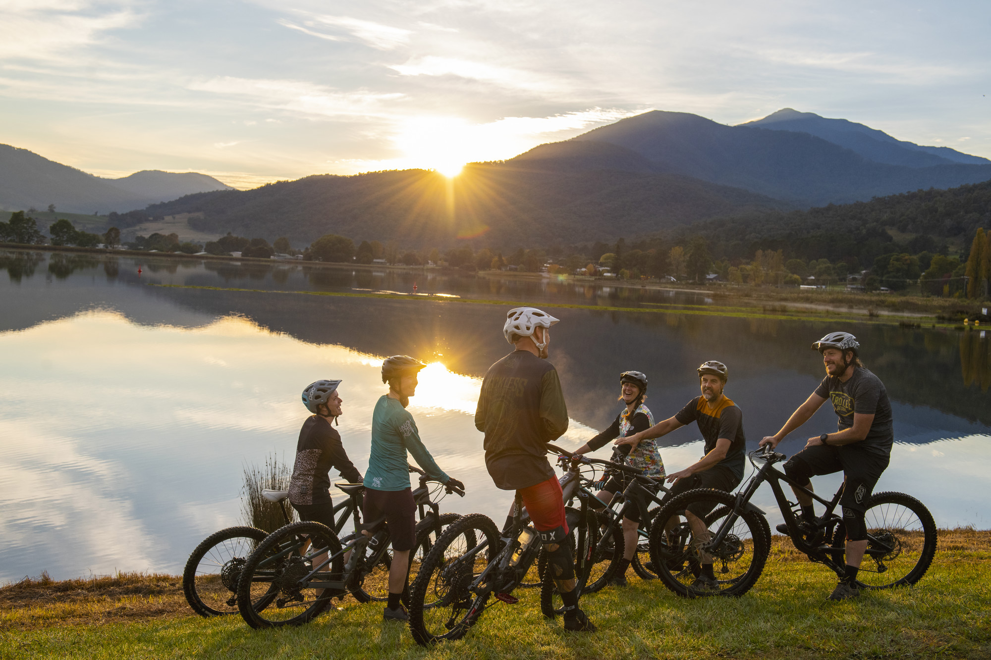 Cycling along Mount Beauty Pondage