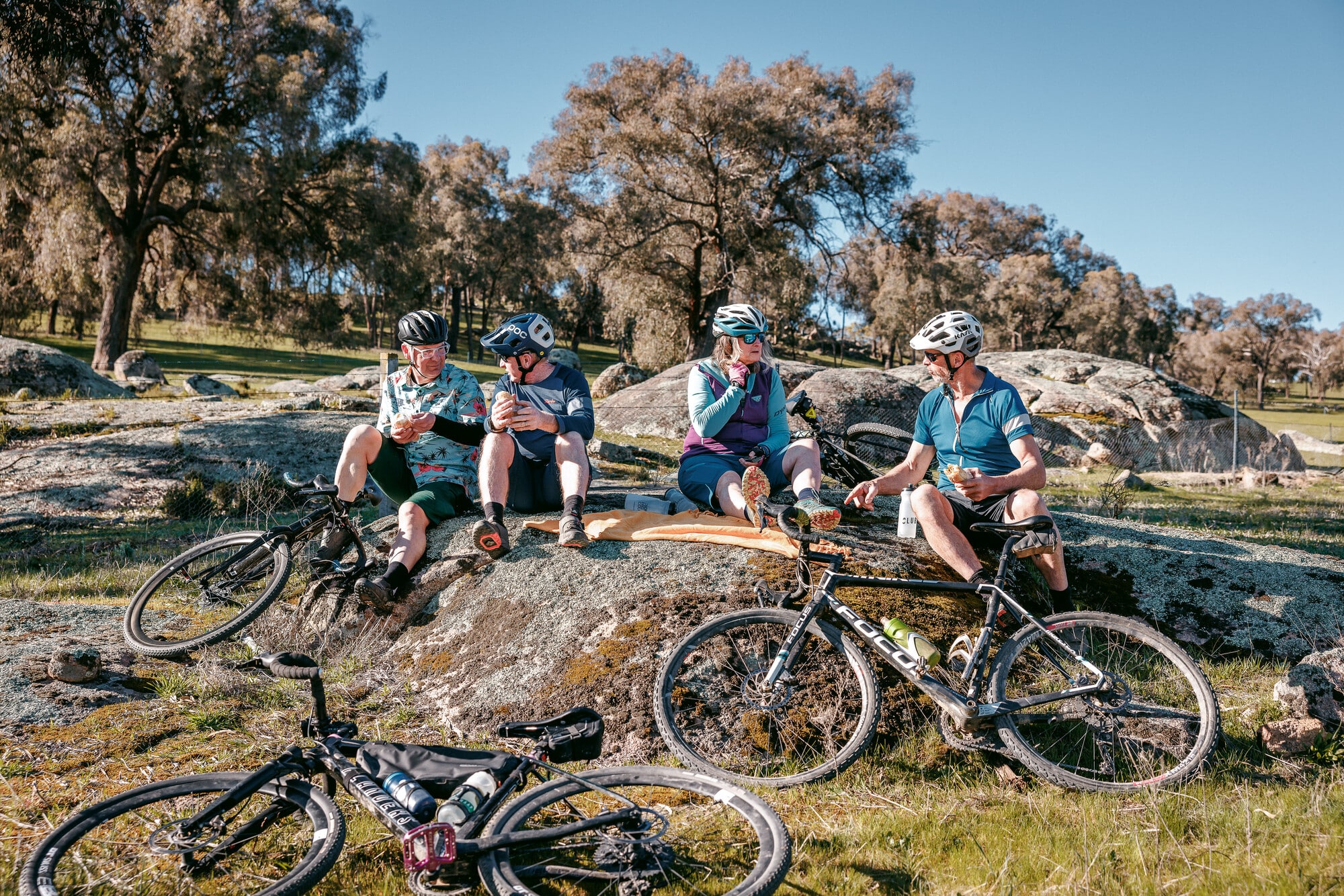 Picnic on-route at scenic spots on the gravel Eldorado - Wangaratta Loop