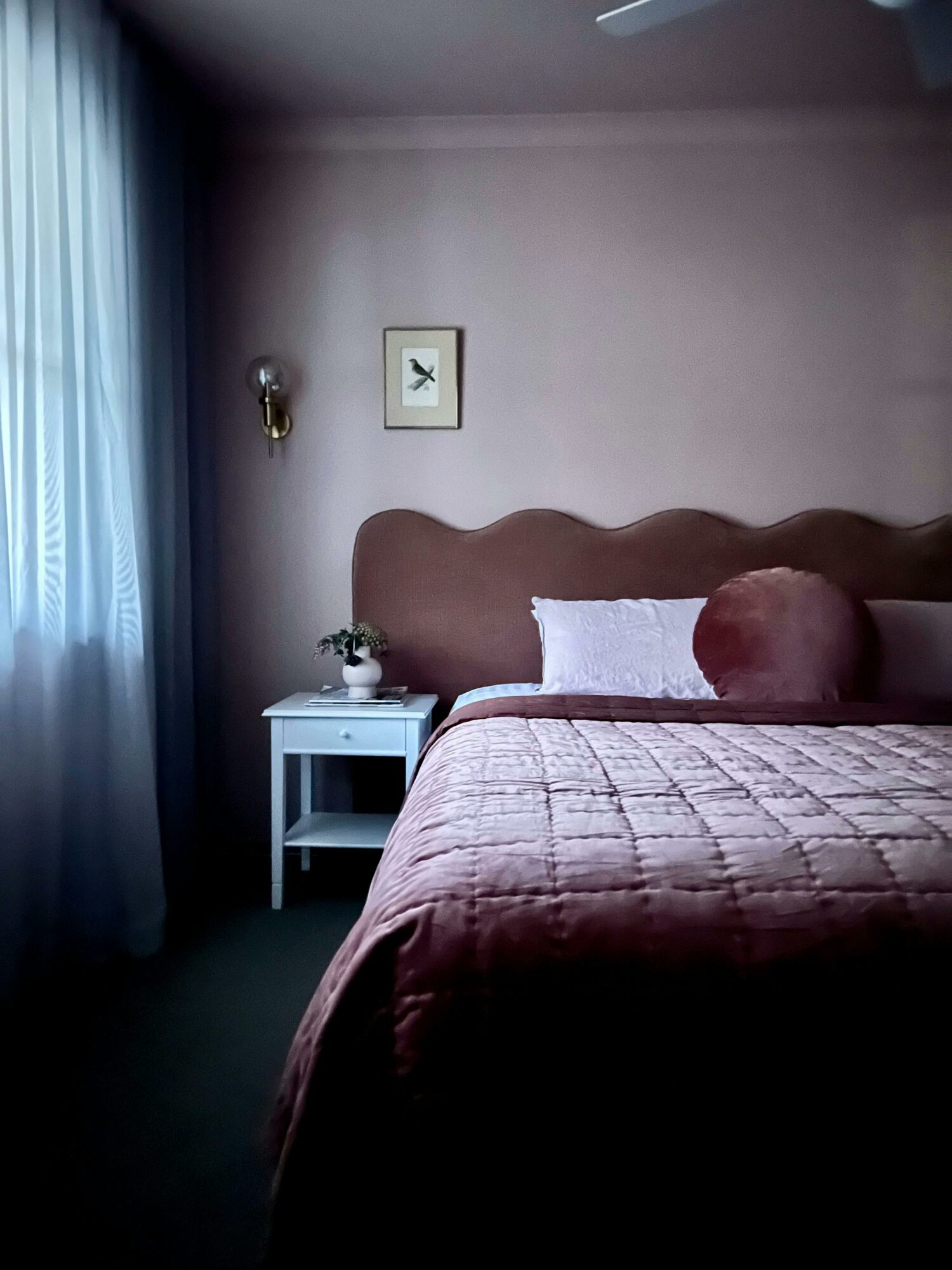 King size bed in a hotel bedroom