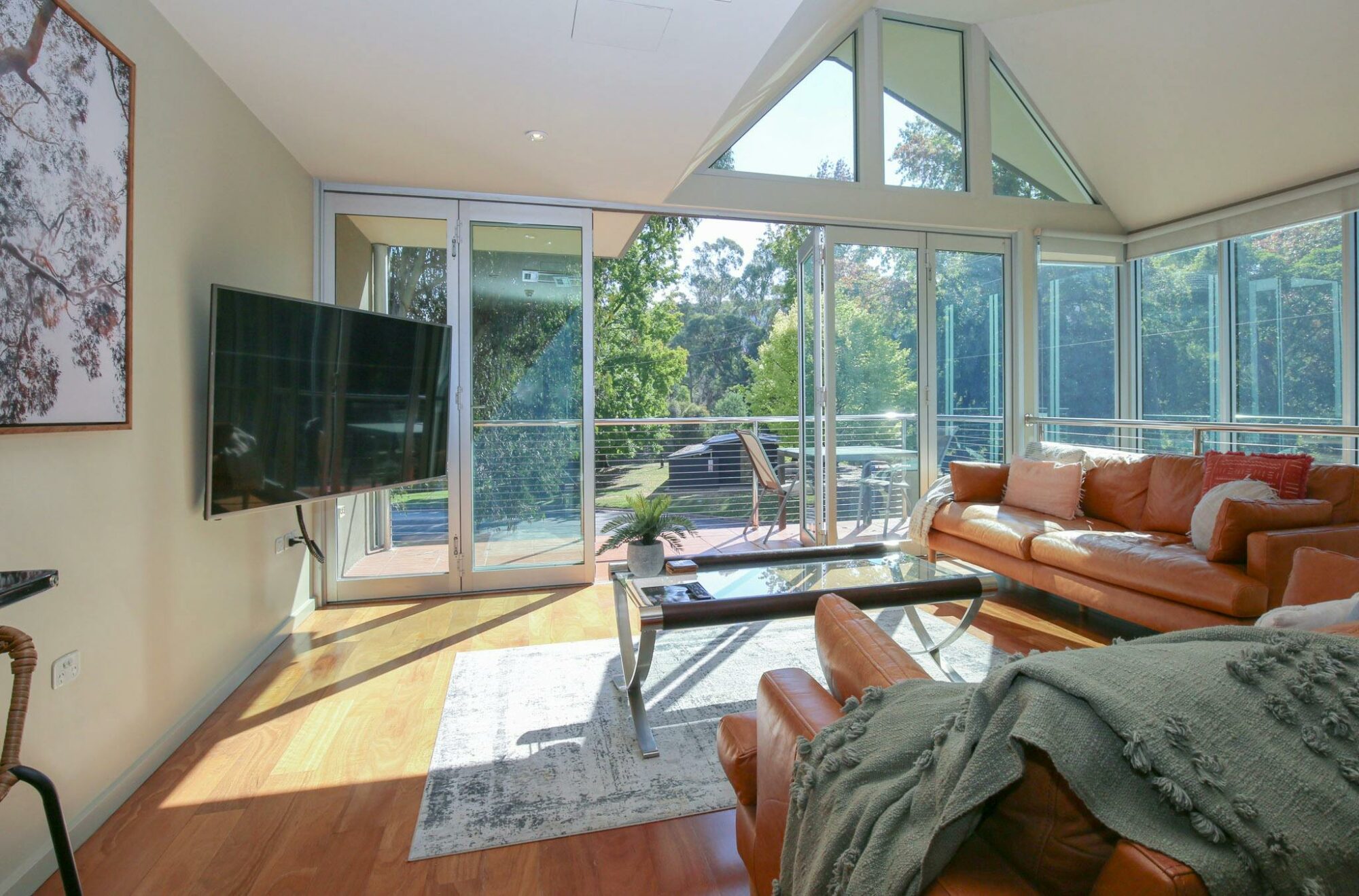 Family and Couple Bright Accommodation Alpine Valley Getaways