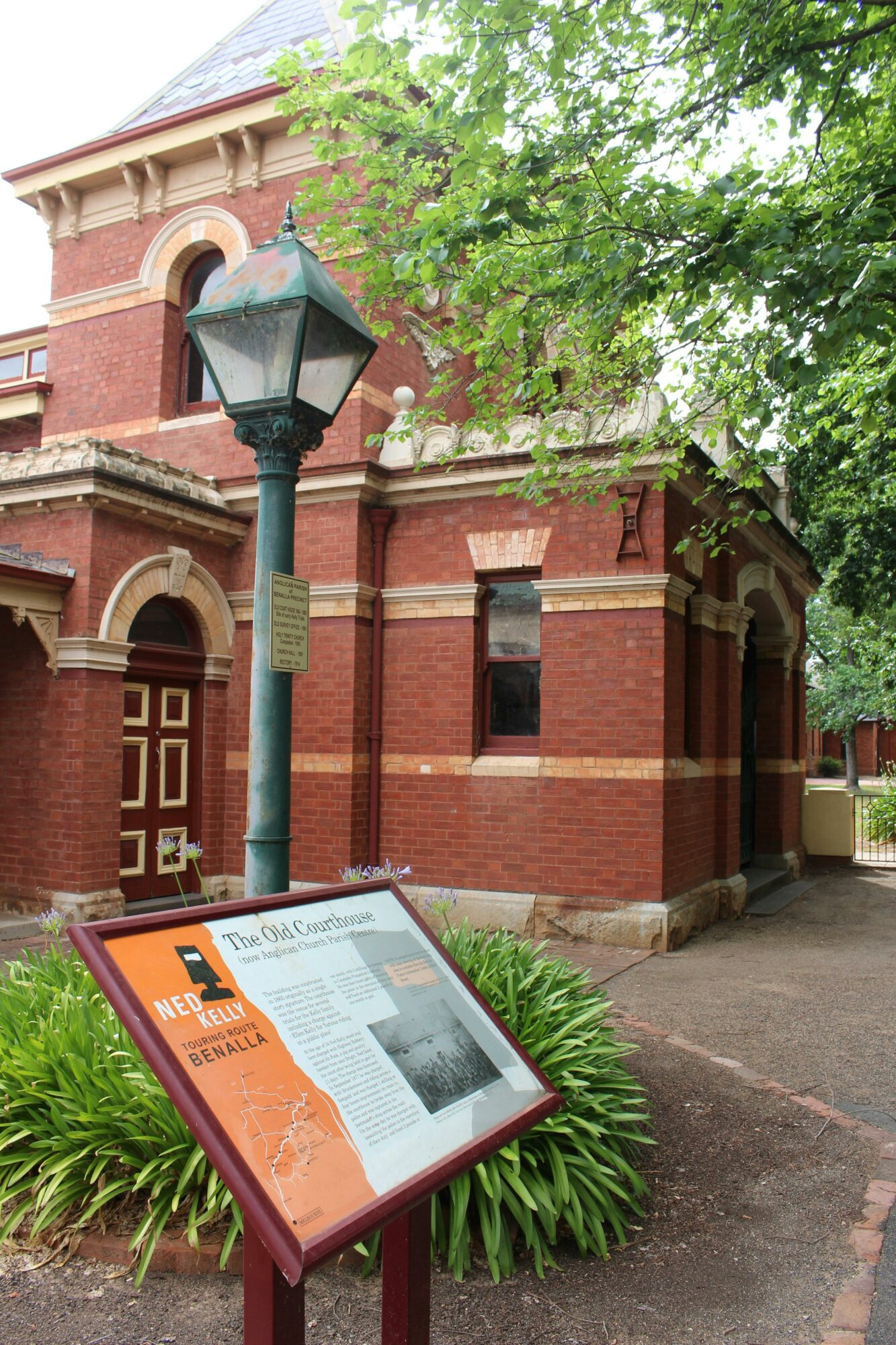 Red brick building is the original courthouse and find out more about Ned Kelly history