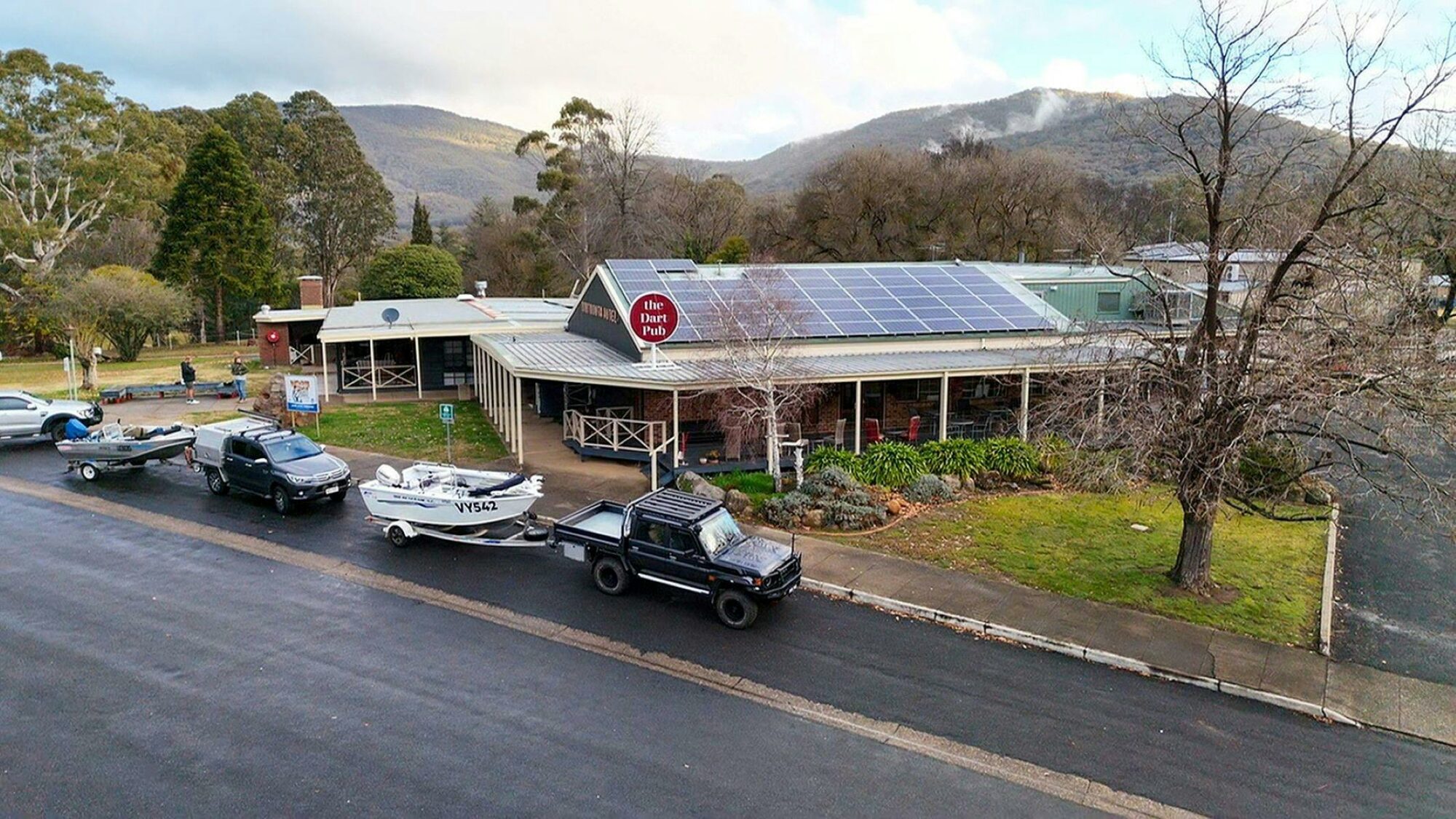 exterior of dartmouth pub