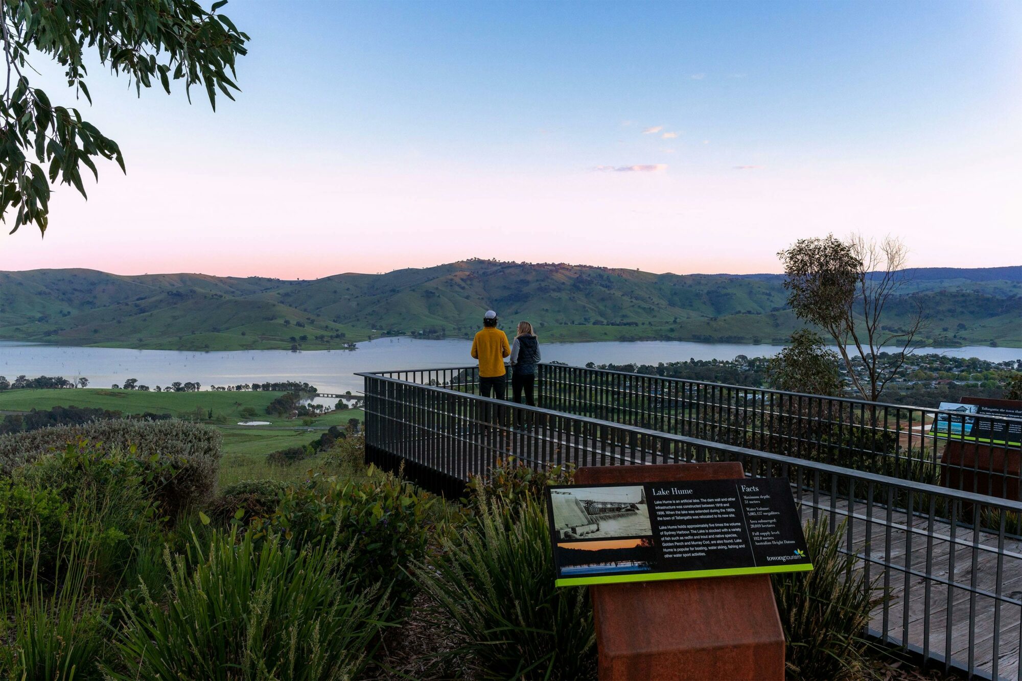 Tallangatta Lookout with incredible twilight views