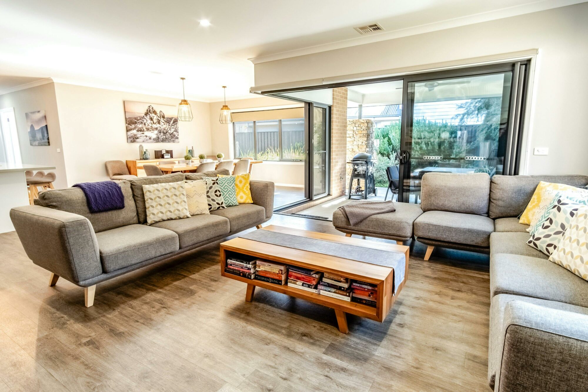 Living, dining and alfresco