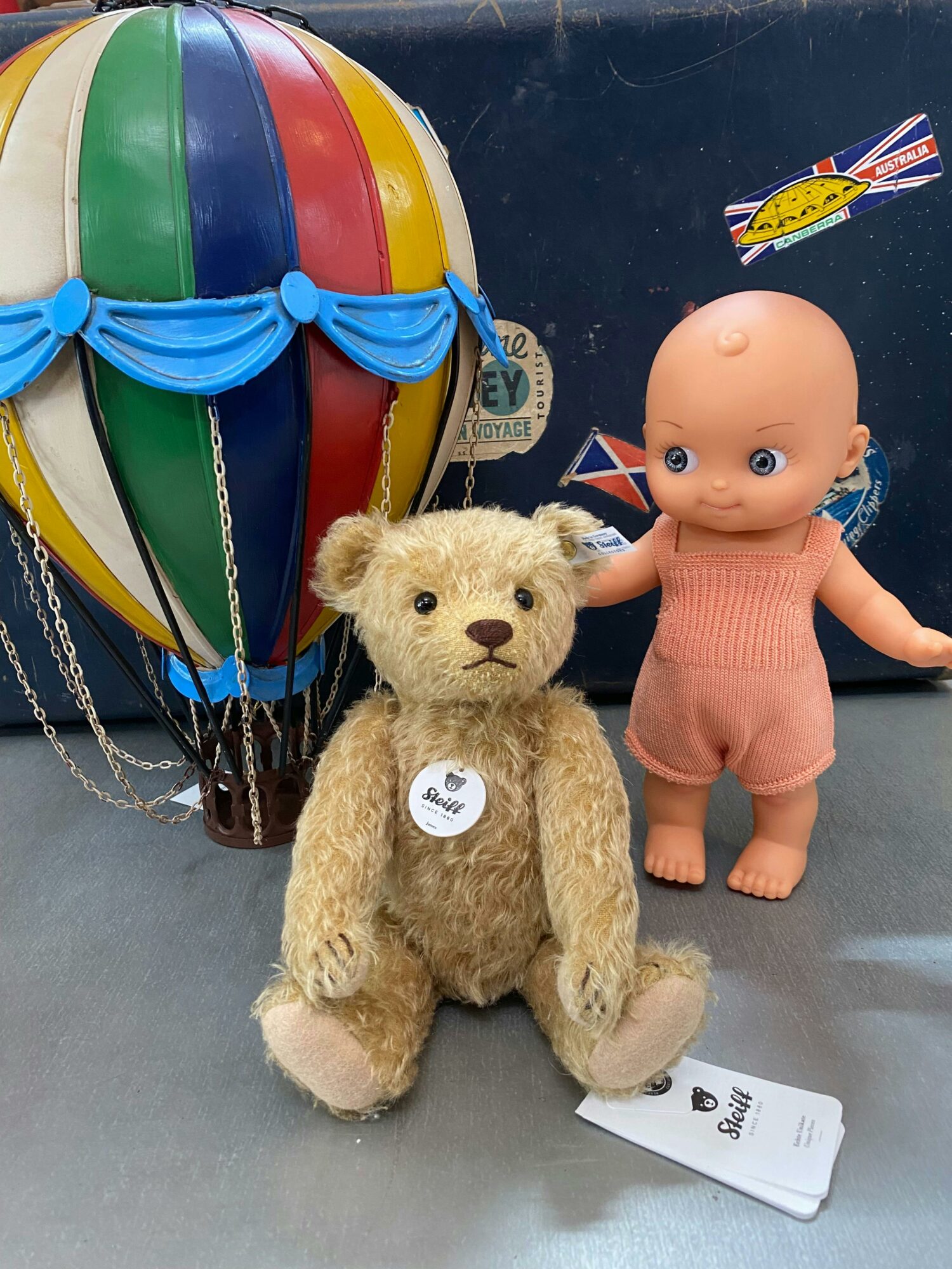 Hot air ballon, Steiff Bear, doll