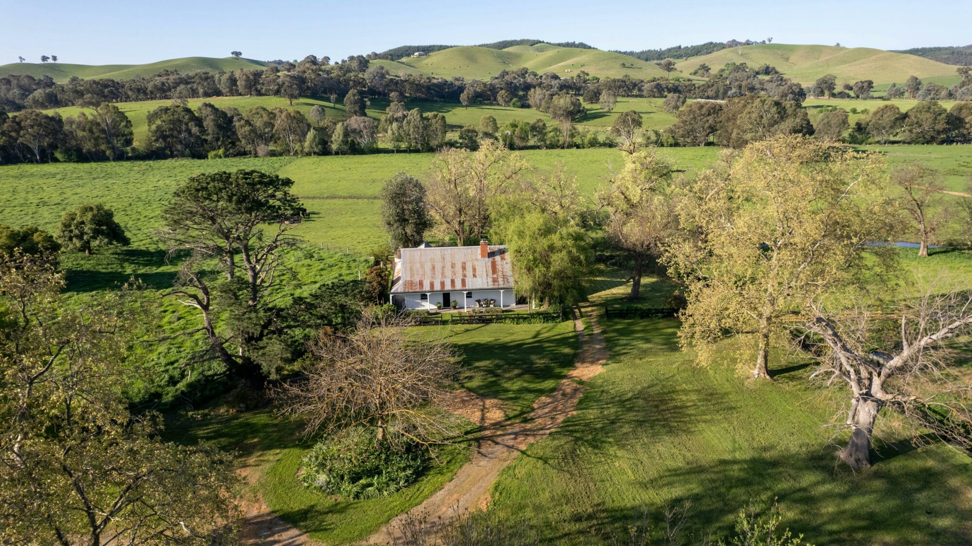 The Cottage at Dunmore Farm - luxury Victorian Farm Stay