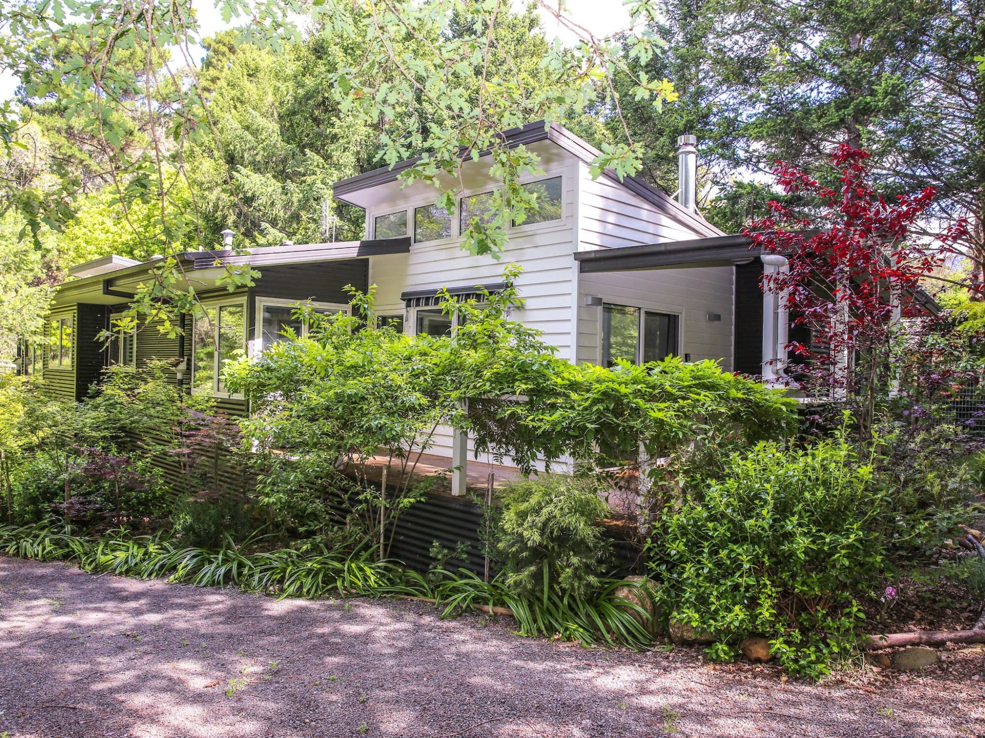 THE POACHED PEAR EXTERIOR