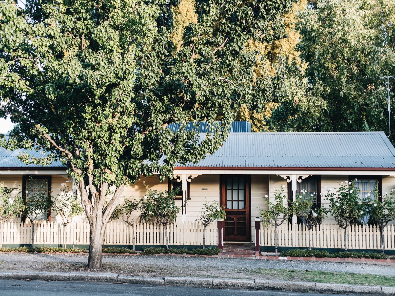 The front of Picketts Cottage, The Inn Beechworth