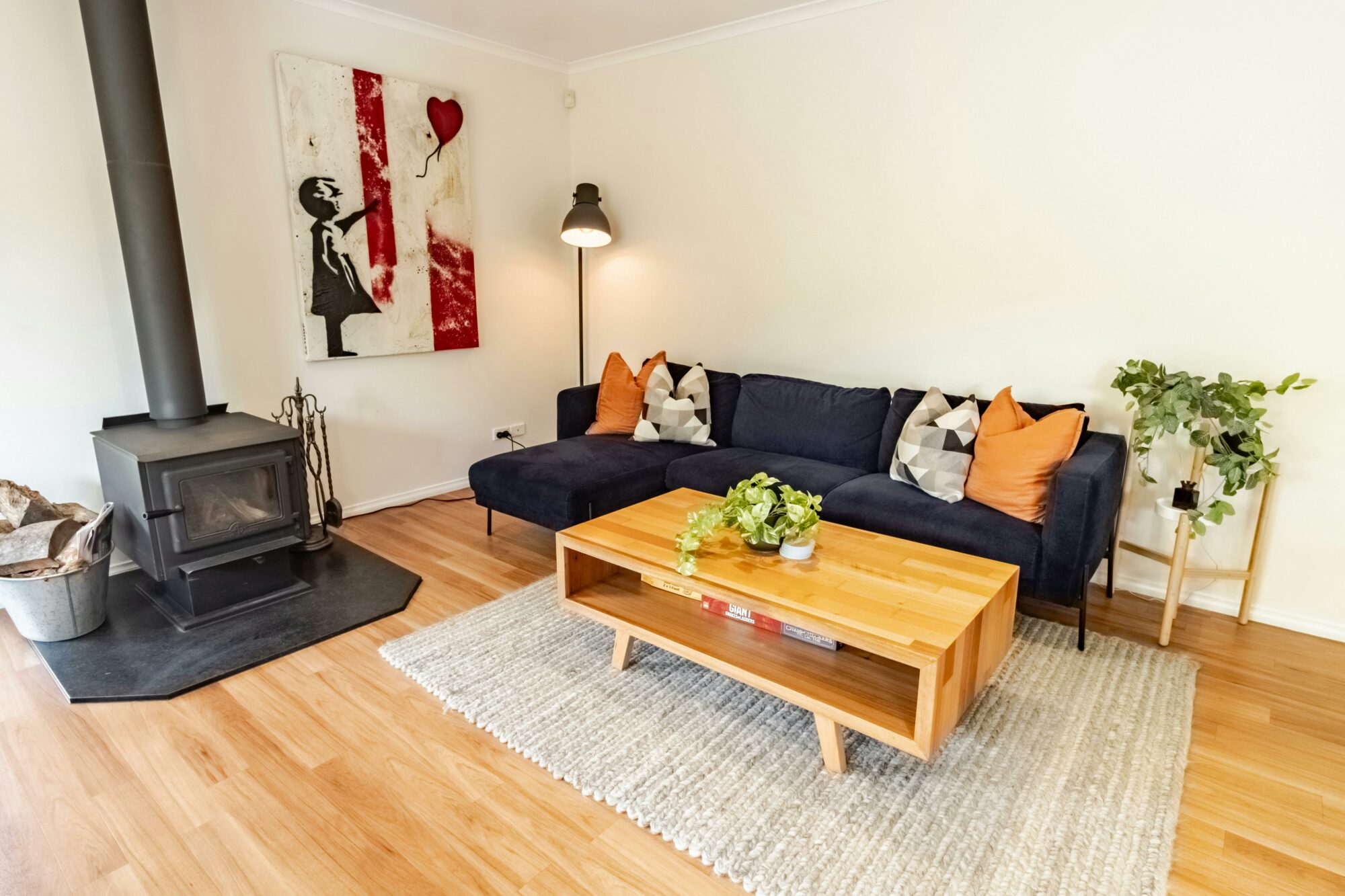 Shine Bright Living Room - Bright Pet Friendly Group Family Accommodation | Alpine Valley Getaways