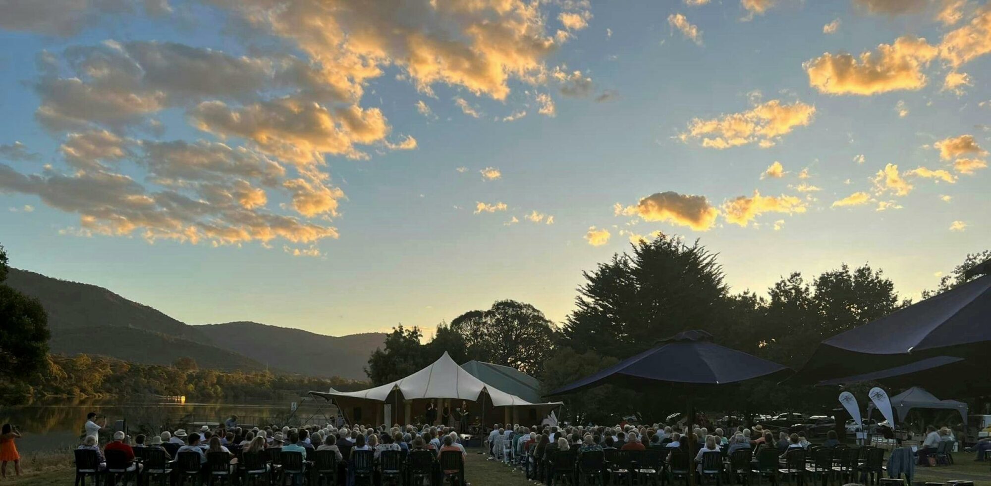Music under the stars in the beautoiful seeting of the banks of the Eildon Pondage
