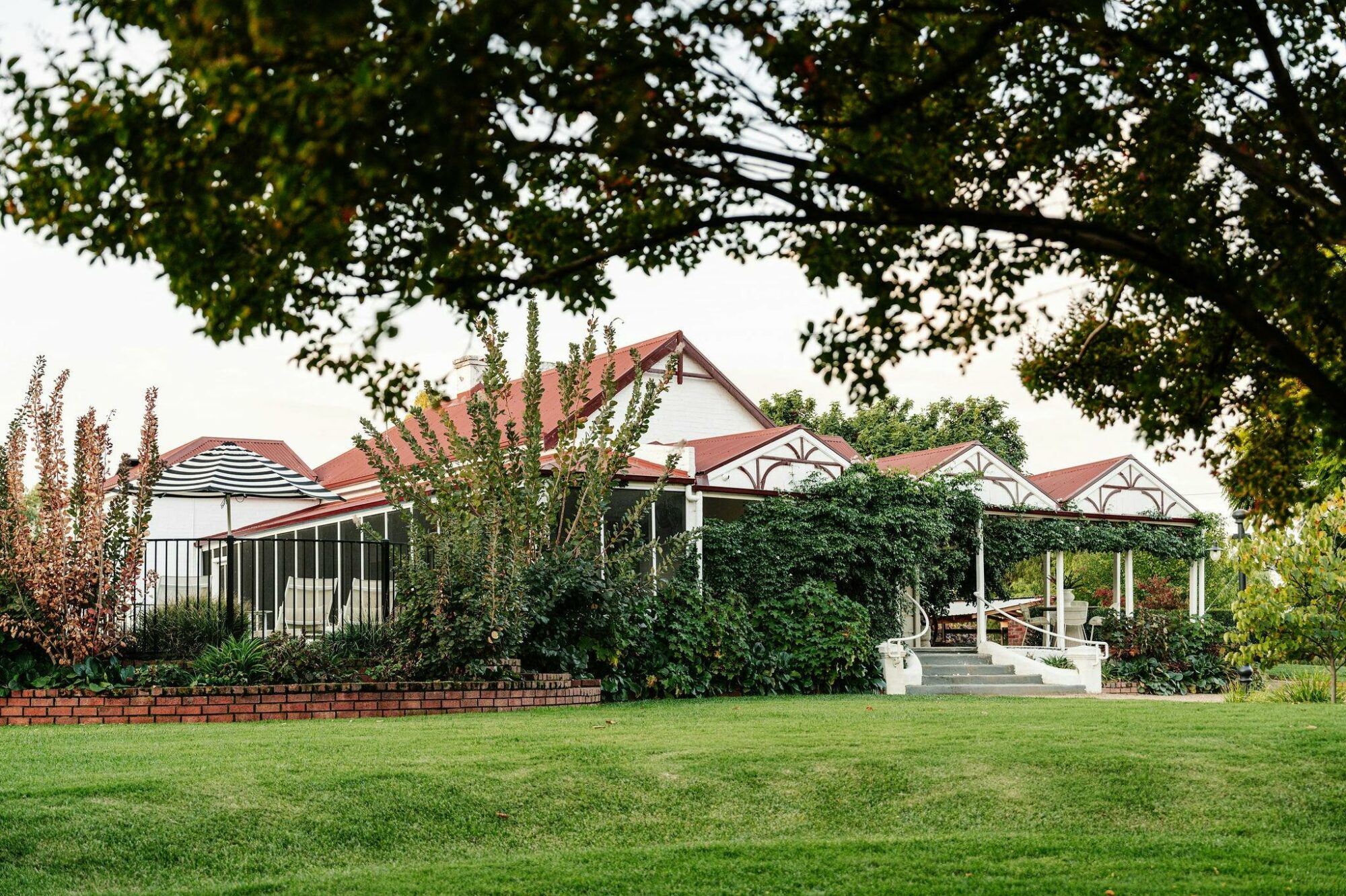 holiday hour exterior with a large lawn