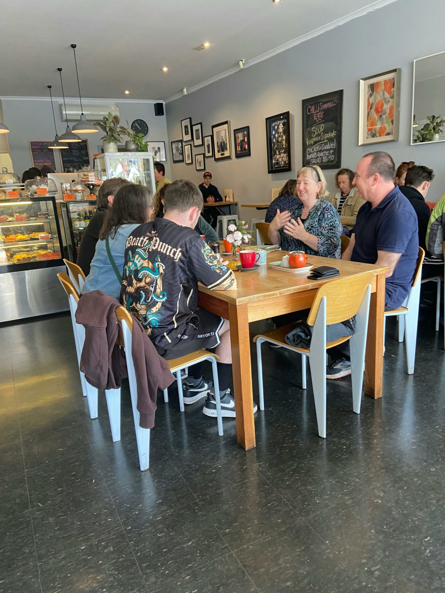 A group of people enjoying a meal in a cafe