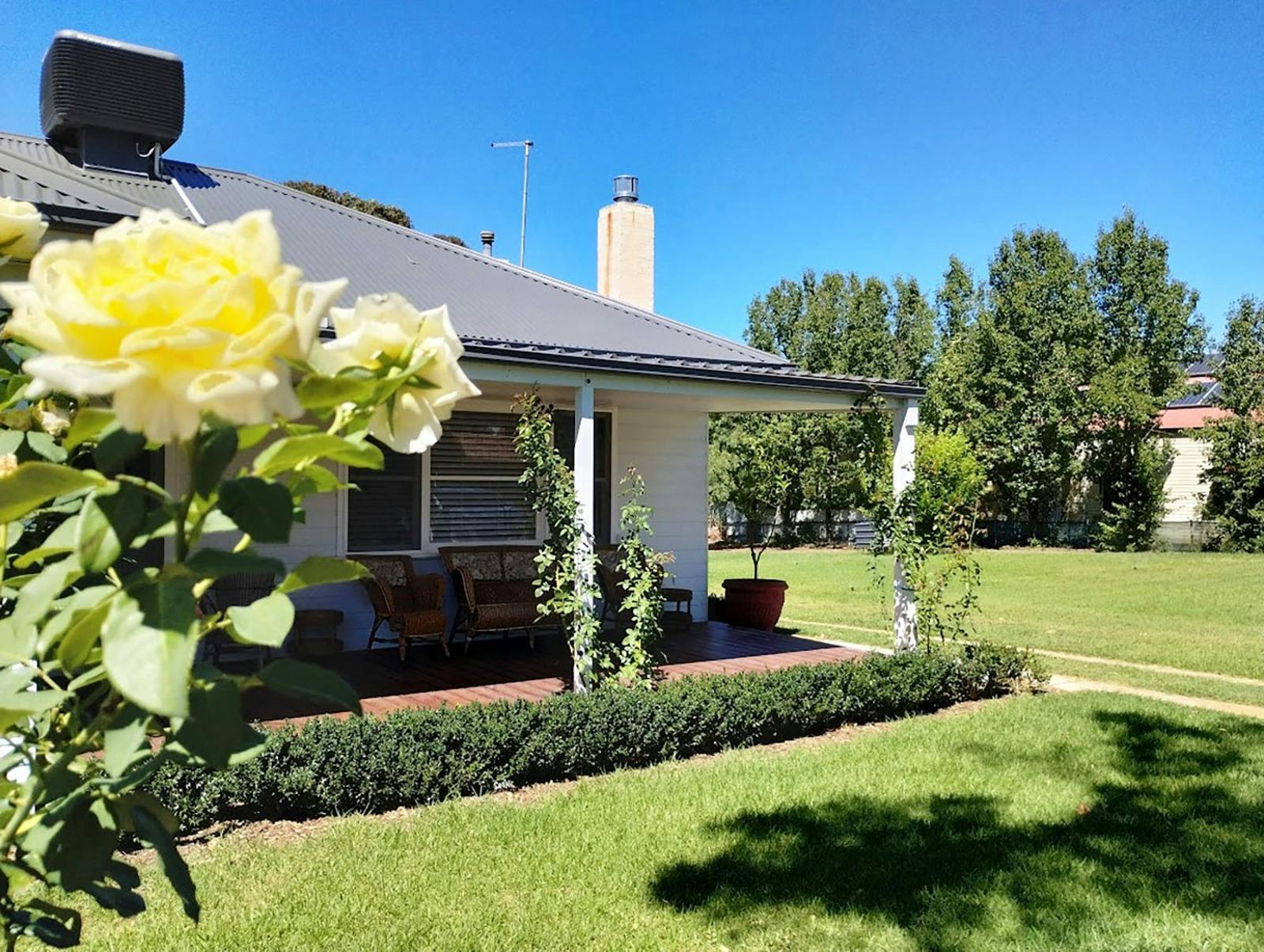 Milawa Cottage Front View