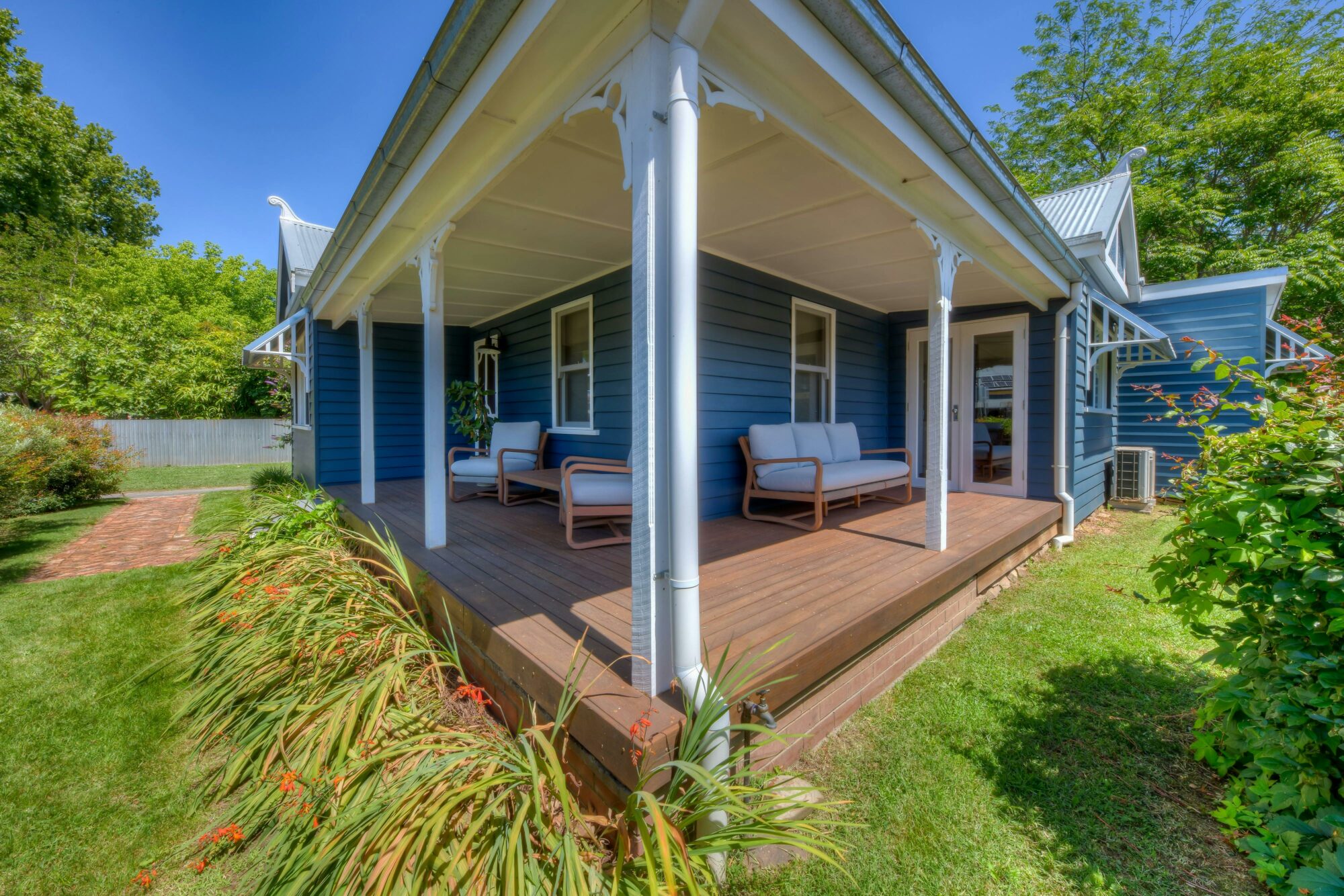 Front decking sitting area