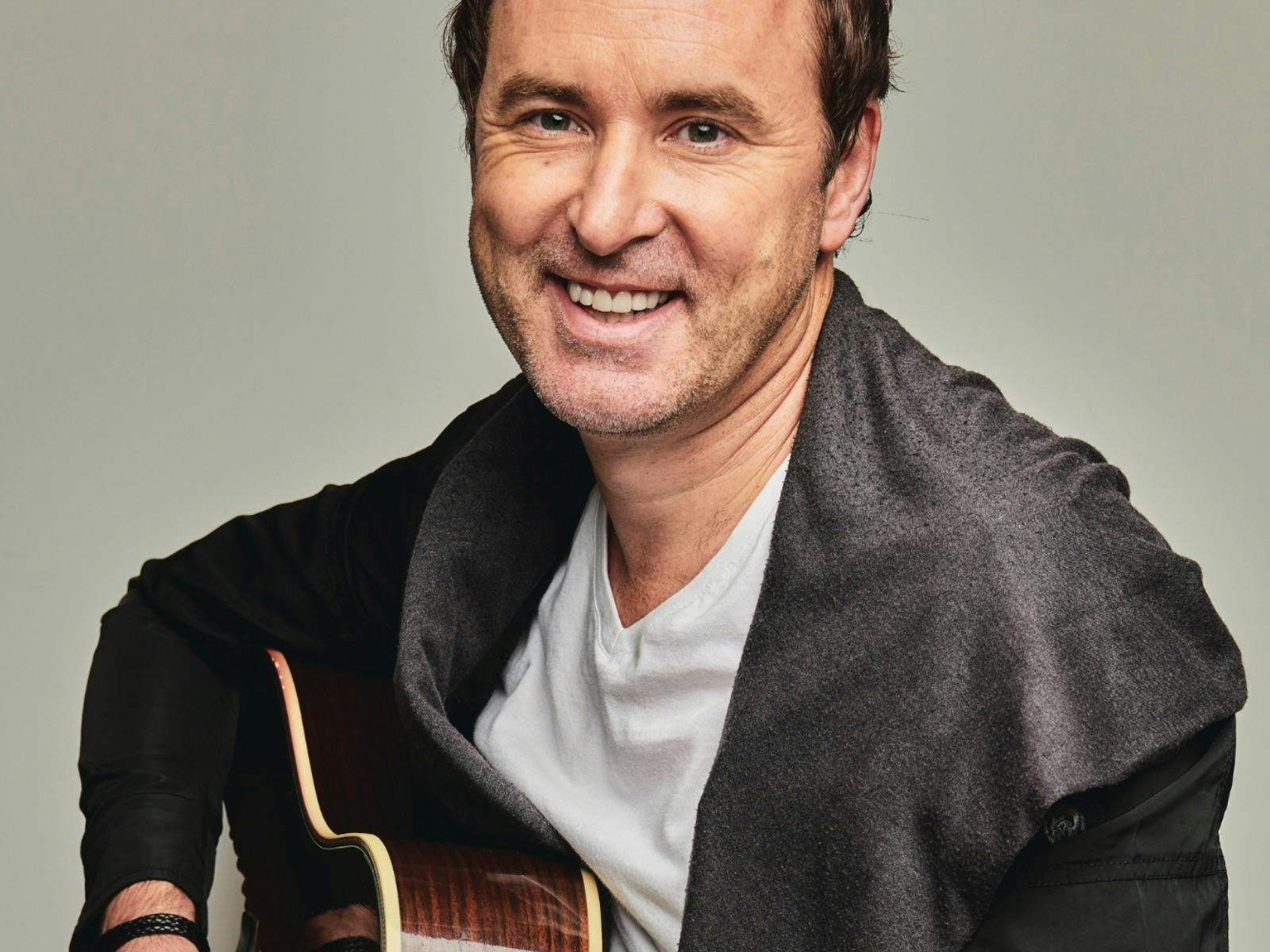 Australian Singer Song Writer Damien Leith facing the camera and smiling