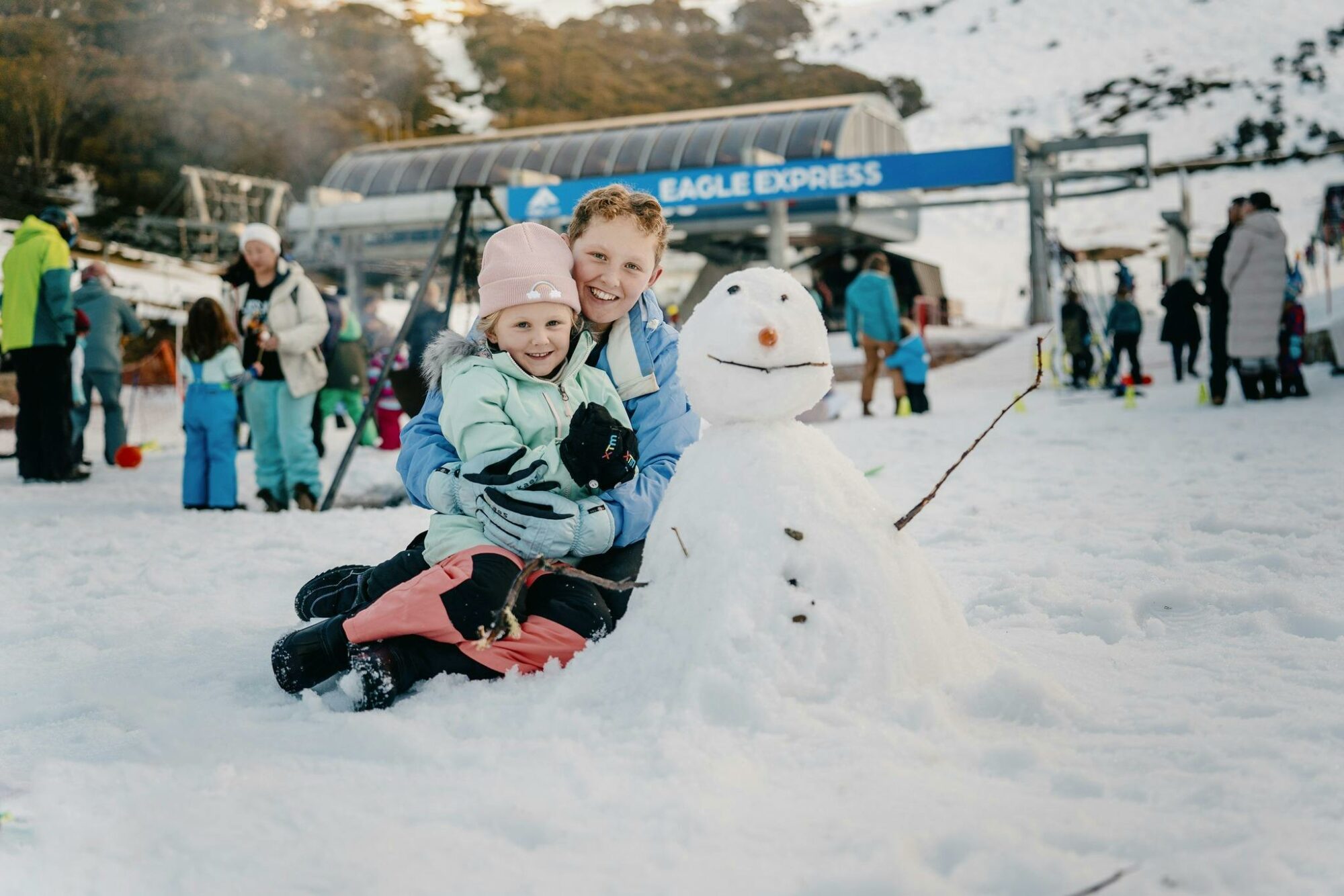 Kids making a snowman
