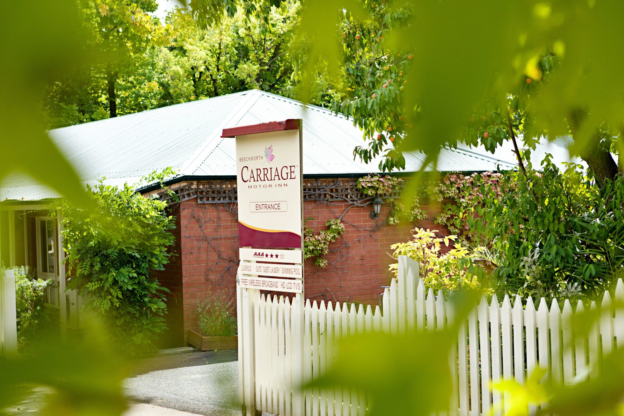 Beechworth Carriage Motor Inn Main Entrance to Reception