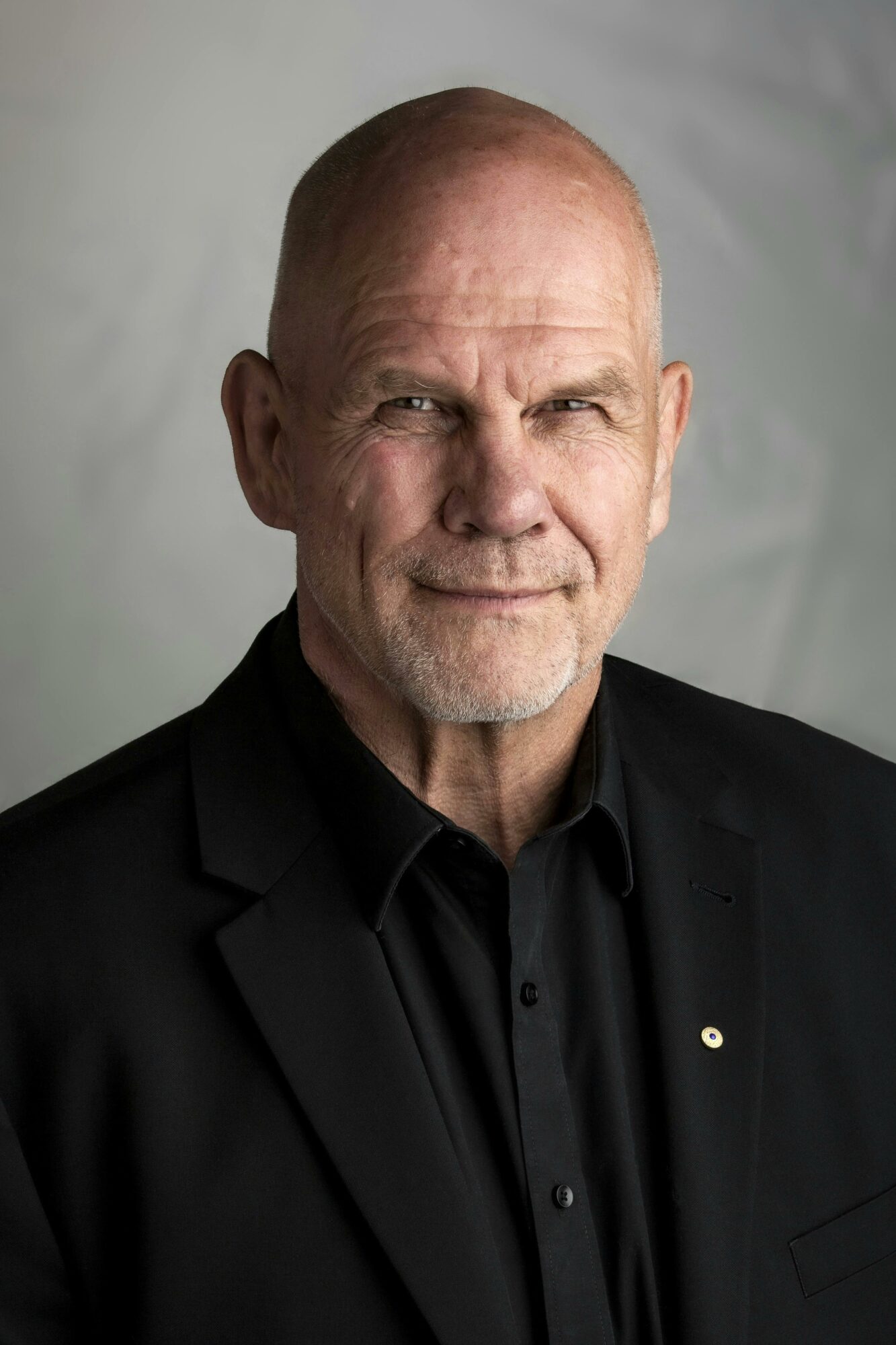 Peter Fitzsimons potrait wears a black shirt