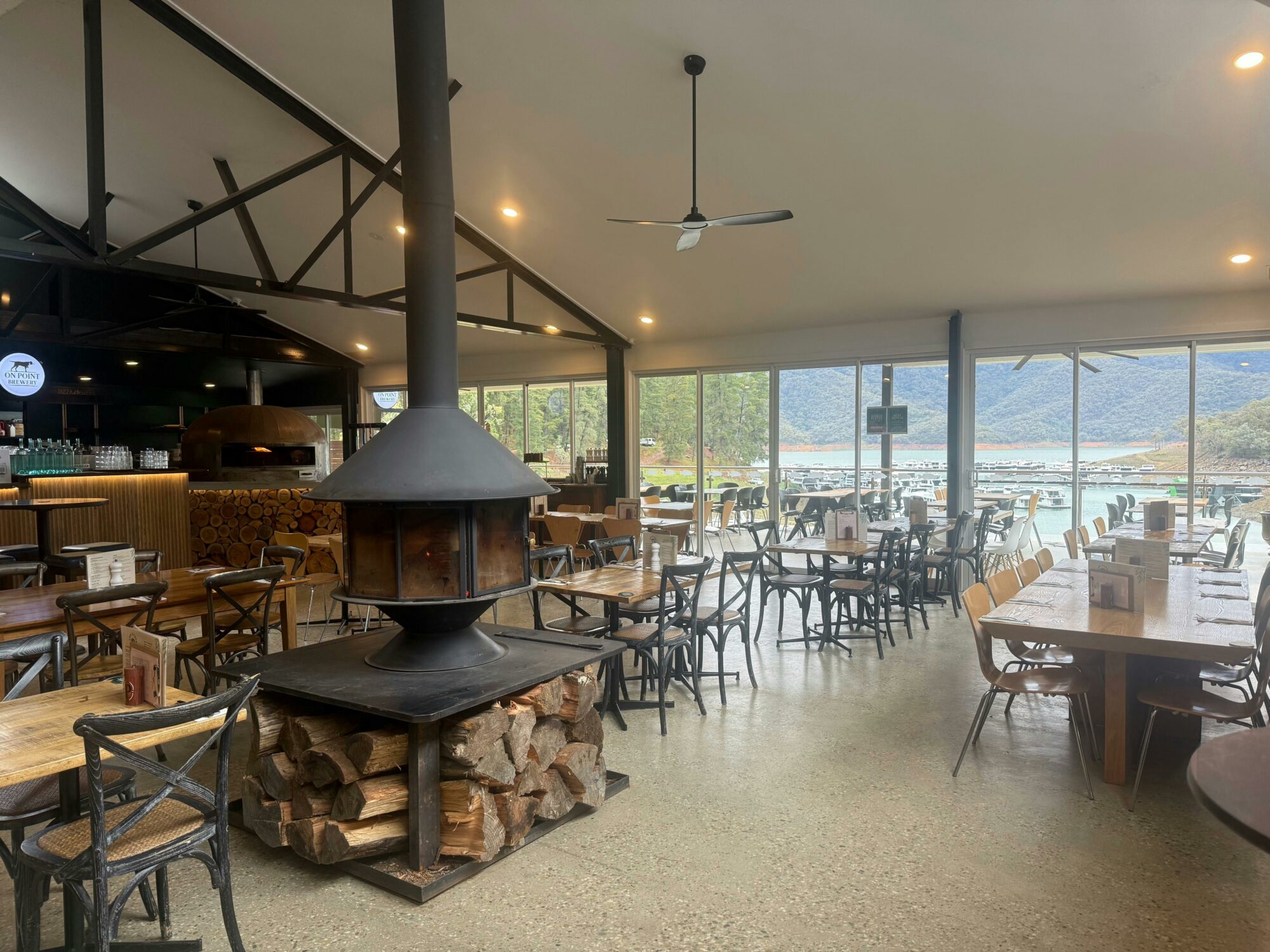 Lake Eildon Hotel Main Dining Area