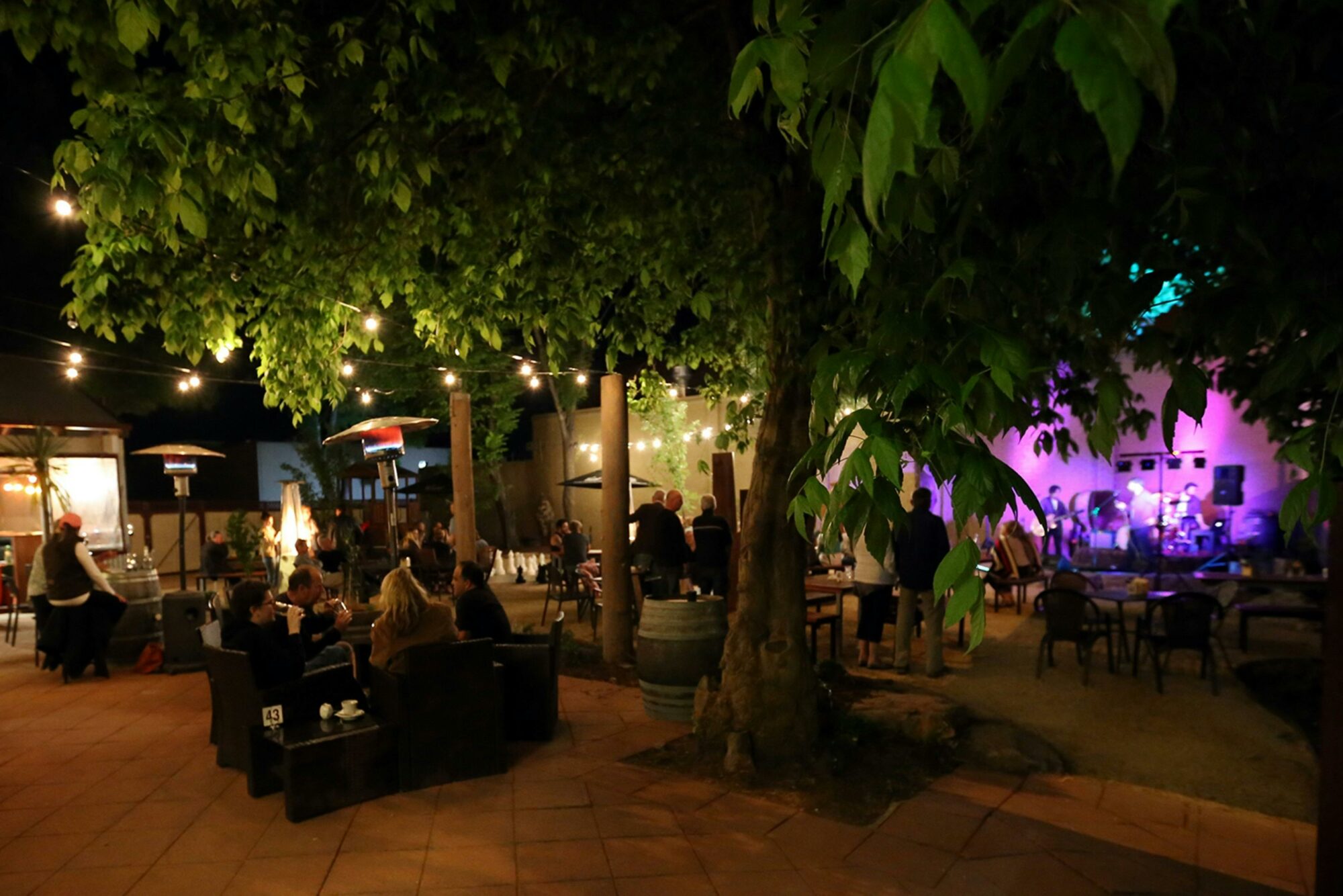 Courtyard music at the delatite hotel