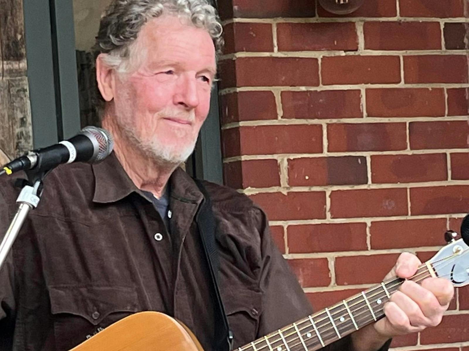 Glenn Wilson at the delatite hotel