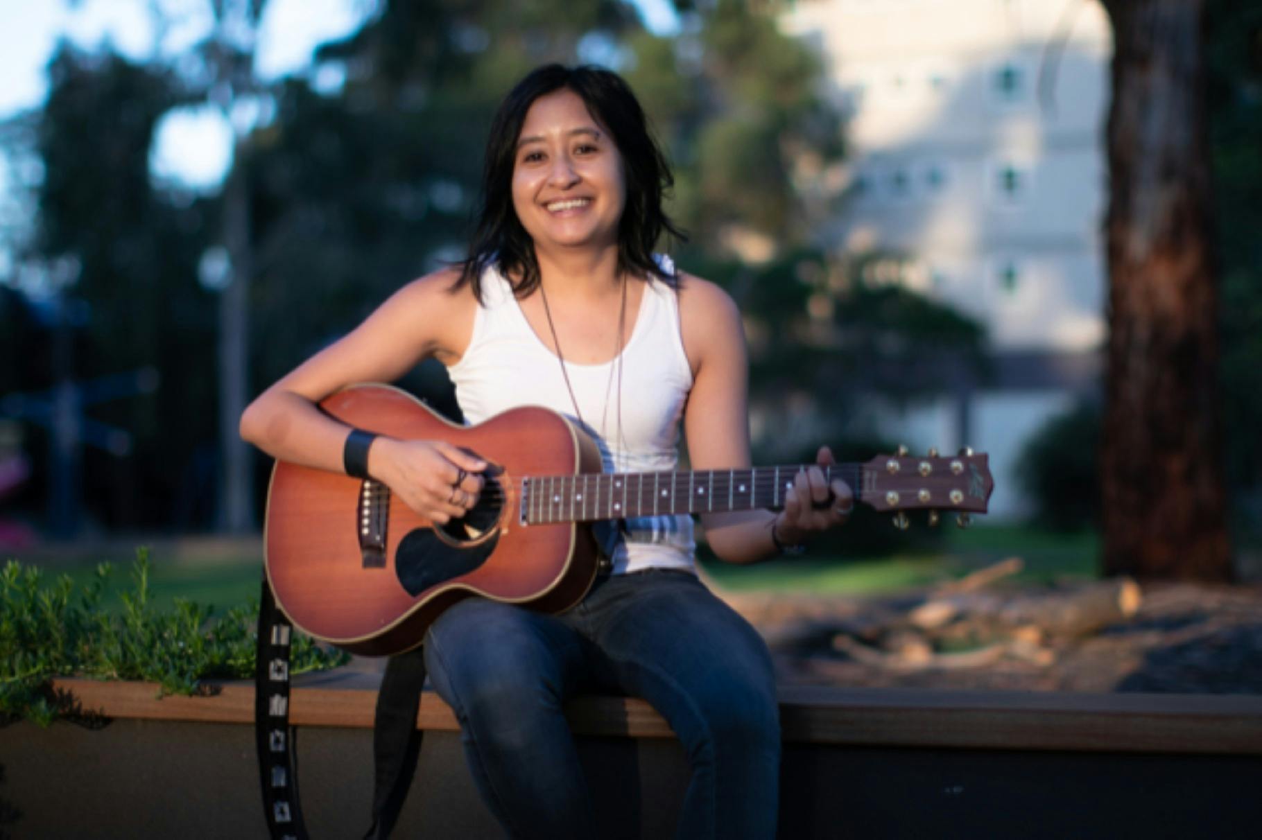 Acousticc music at the corner hotel with artist Shelby Lee