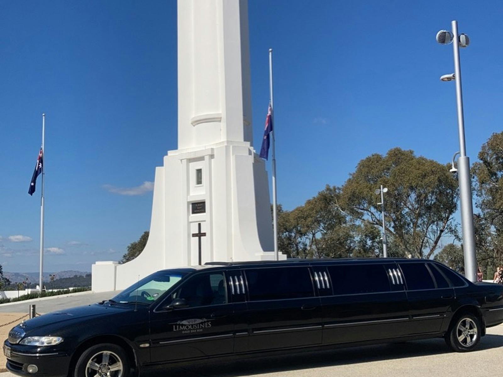 Picture of Limousine at monument hill in Albury