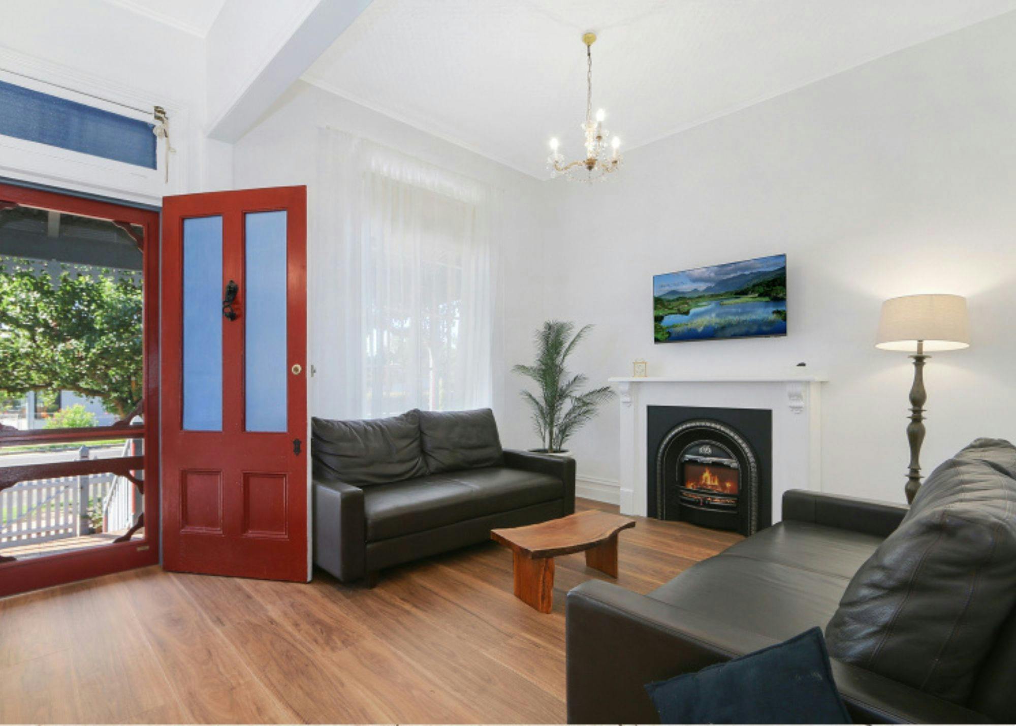 lovely loungeroom.