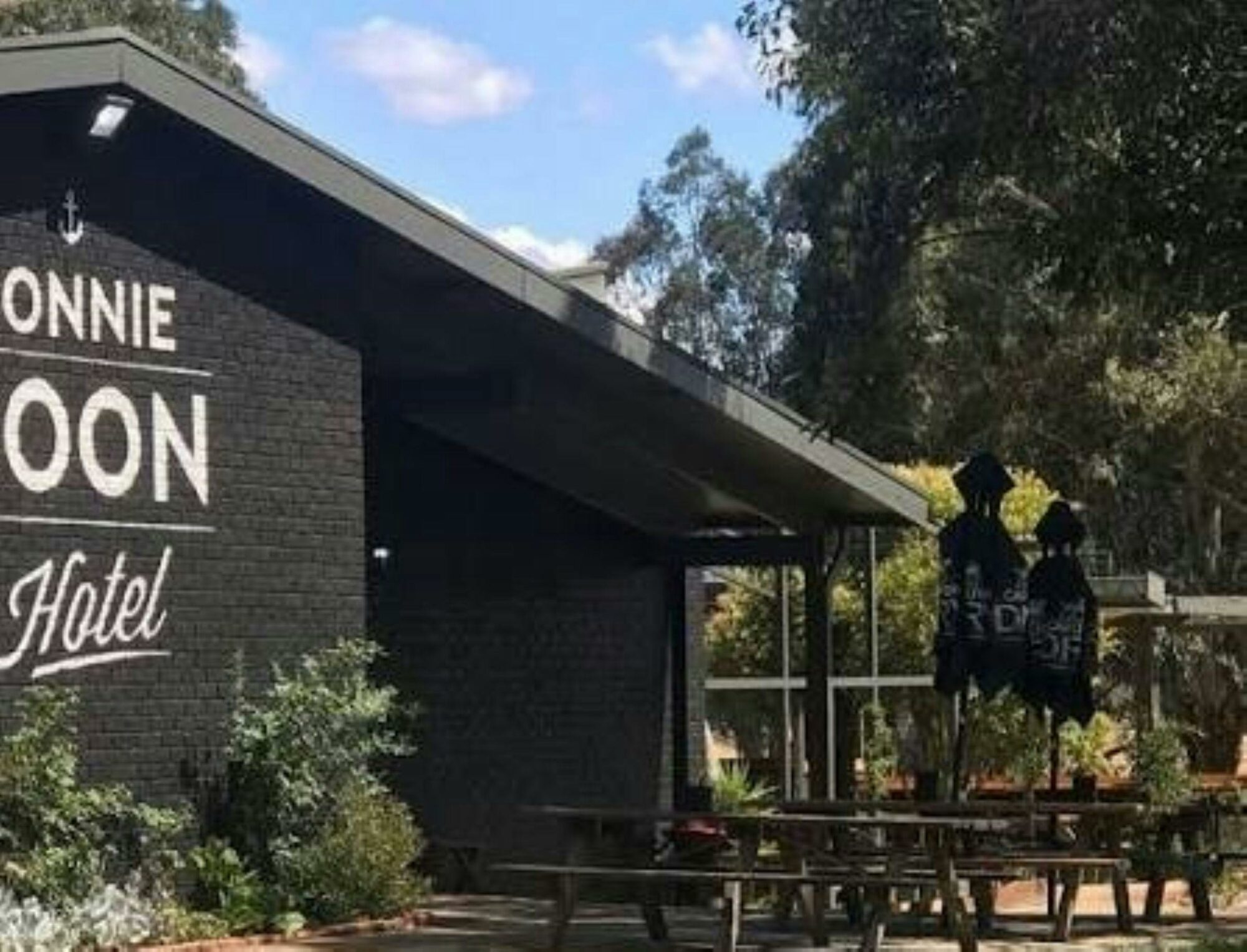 Bonnie Doon Hotel